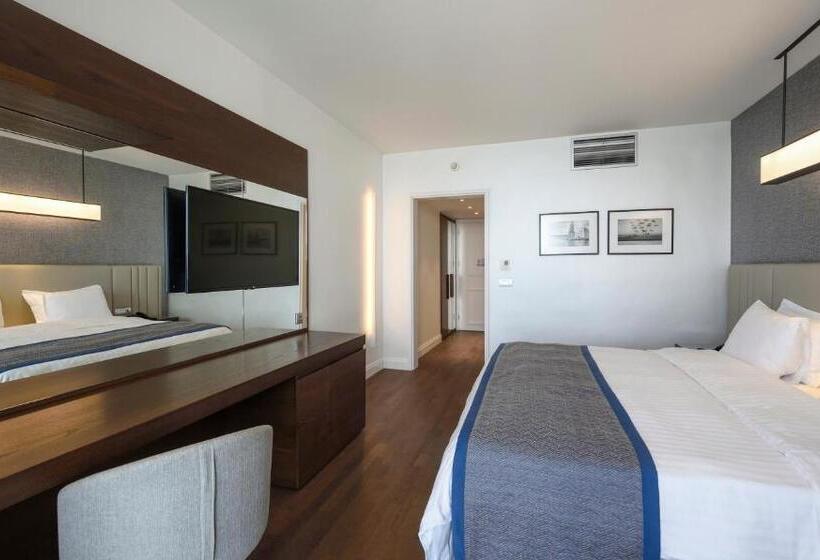 غرفة إدارية مطلة على البحر, Makedonia Palace