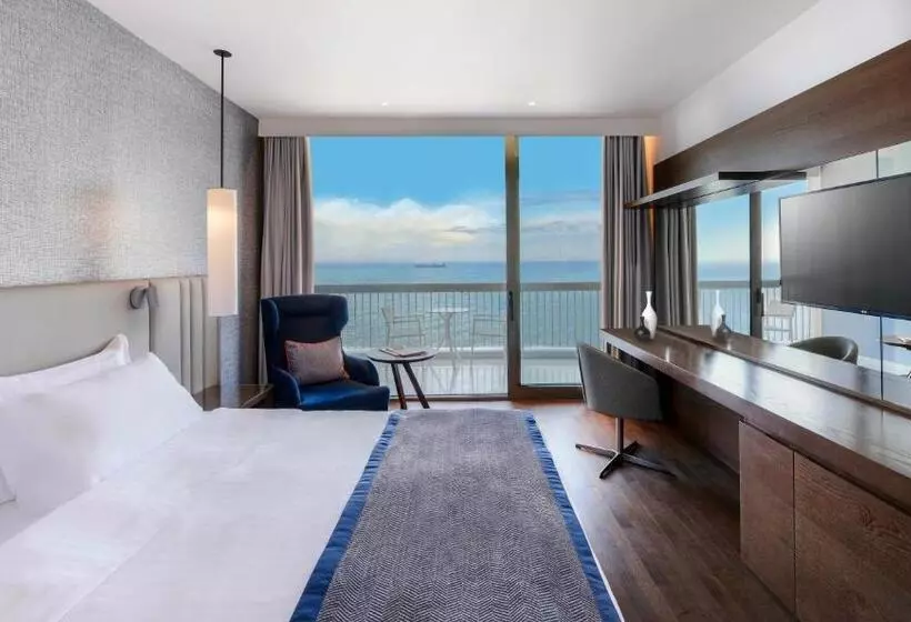اتاق اجرایی با چشم‌انداز دریا, Makedonia Palace