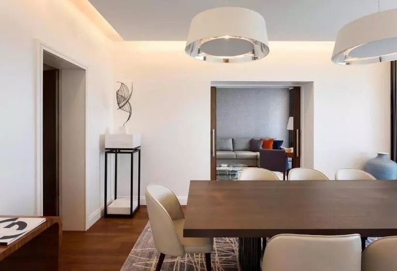 سوئیت پرزیدنت, Makedonia Palace