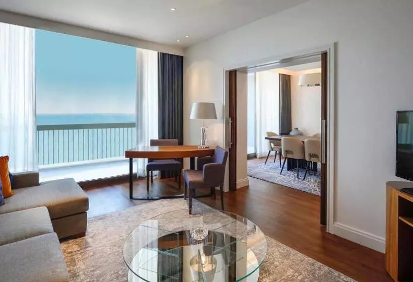 سوئیت پرزیدنت, Makedonia Palace
