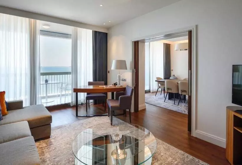 سوئیت پرزیدنت, Makedonia Palace
