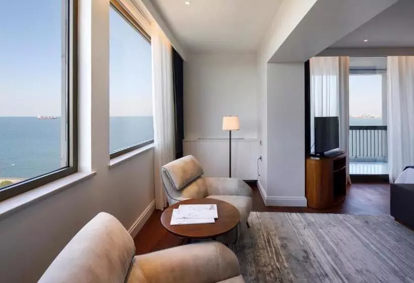 سوئیت پرزیدنت, Makedonia Palace