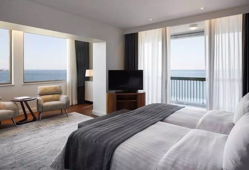 سوئیت پرزیدنت, Makedonia Palace