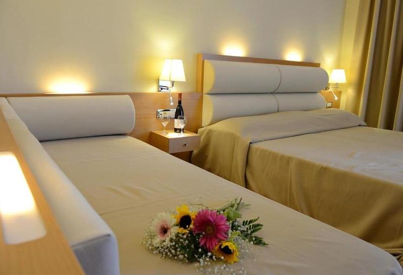 スタンダードトリプルルーム, Maritina