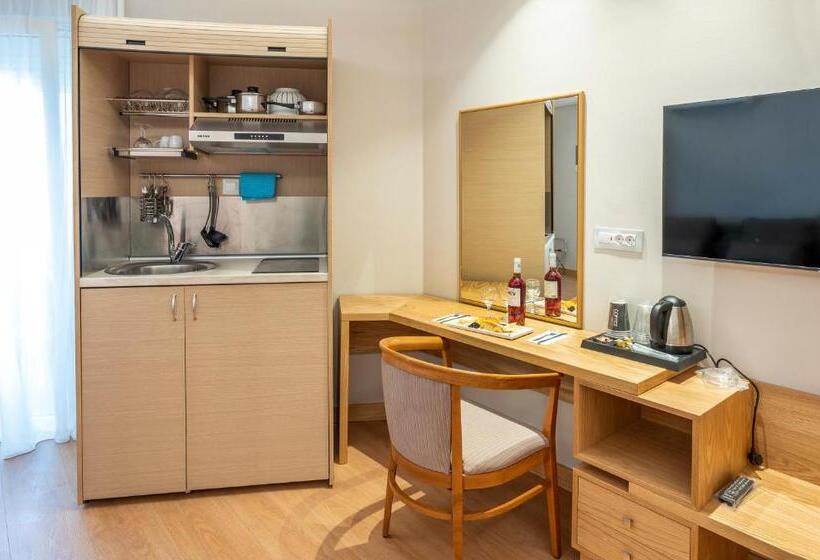 スタンダード４人部屋, Maritina