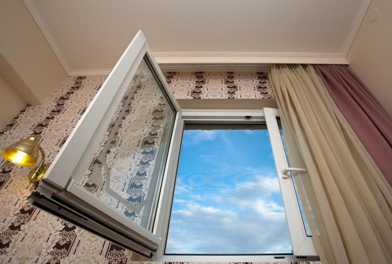 标准三人间, Olympos