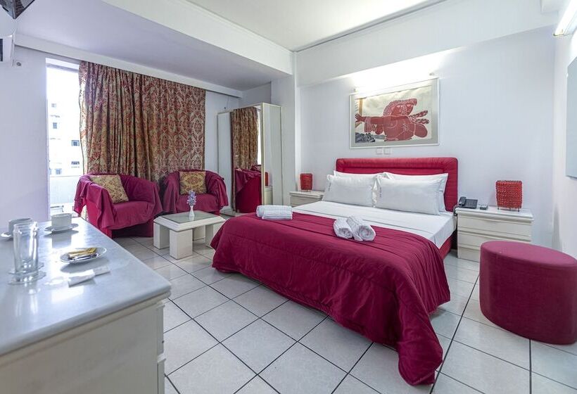 חדר דלוקס, Roy