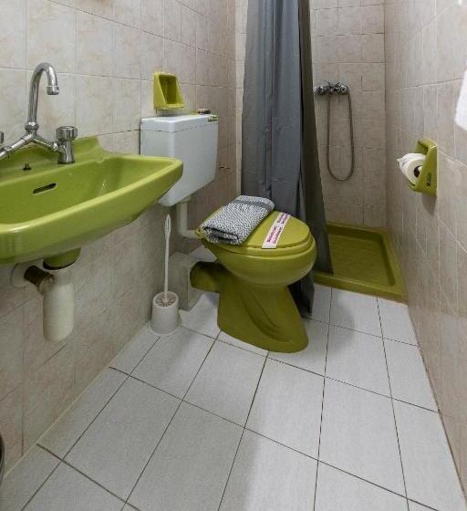 חדר סטנדרט, Roy