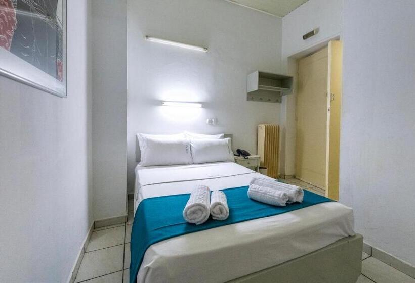 חדר סטנדרט יחיד, Roy