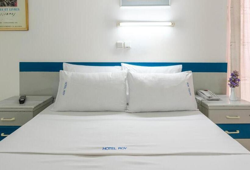 חדר סטנדרט לארבעה, Roy