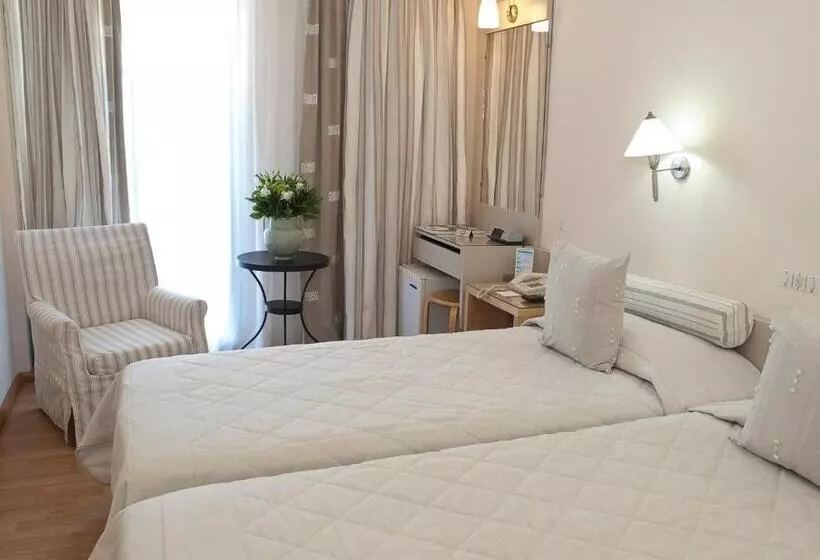 スタンダードトリプルルーム, The Park Hotel Piraeus