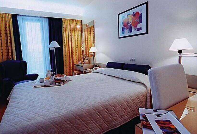 Номер Стандарт, The Park Hotel Piraeus