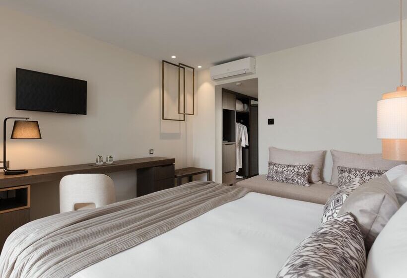 带泳池观景的豪华房, Theartemis Palace