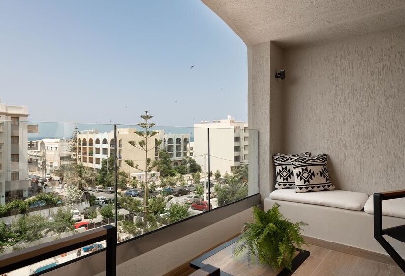 带泳池观景的豪华房, Theartemis Palace