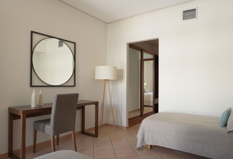 家庭间, Theartemis Palace