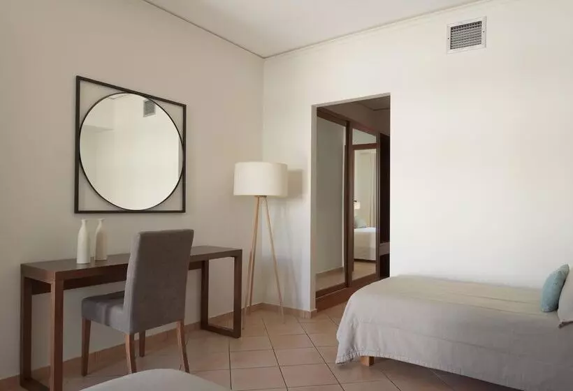 Chambre Familiale, Theartemis Palace