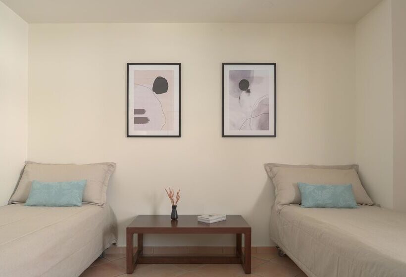 غرفة عائلية, Theartemis Palace