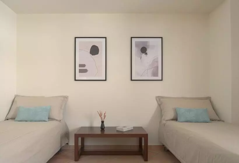 Chambre Familiale, Theartemis Palace