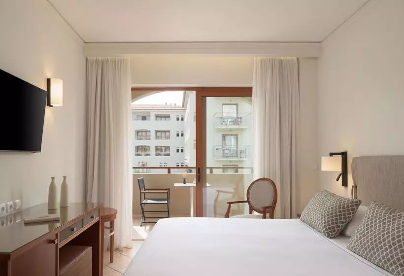 Chambre Familiale, Theartemis Palace