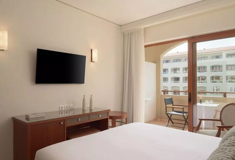 Chambre Familiale, Theartemis Palace