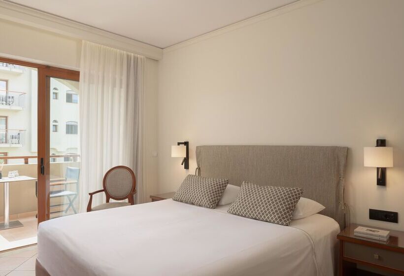 غرفة عائلية, Theartemis Palace