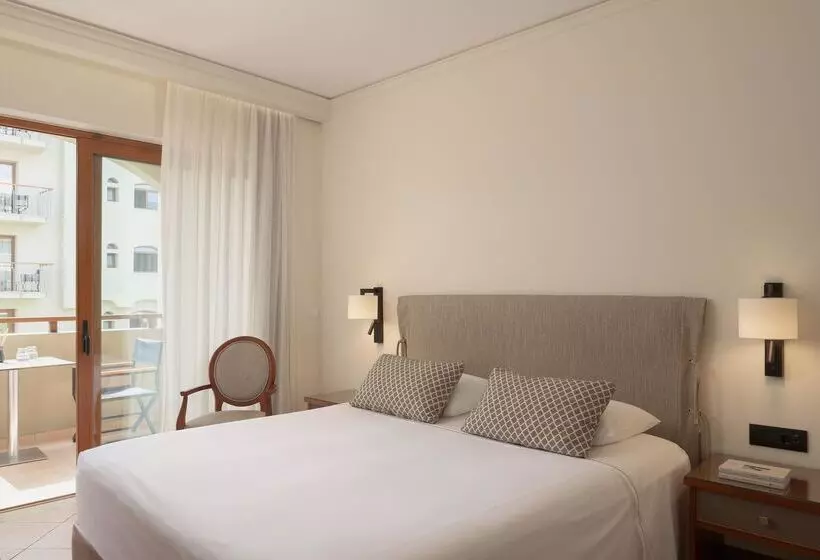 Chambre Familiale, Theartemis Palace
