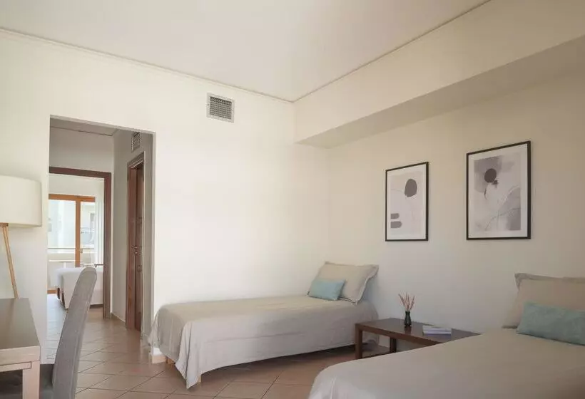 Chambre Familiale, Theartemis Palace