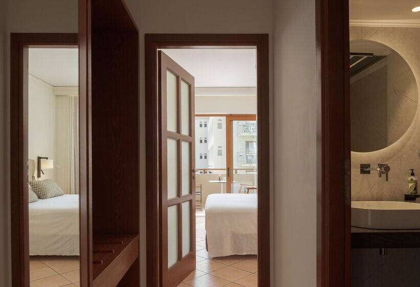 غرفة عائلية, Theartemis Palace