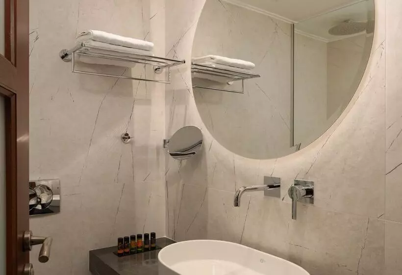 Chambre Familiale, Theartemis Palace
