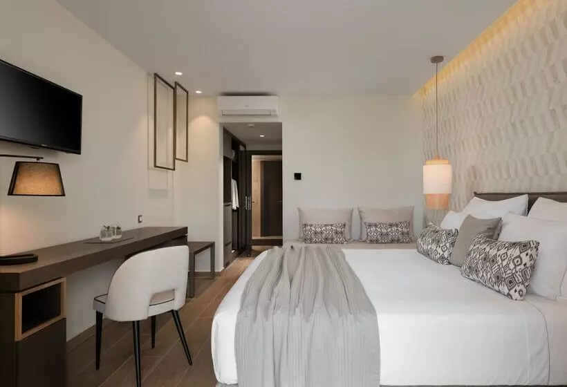 Chambre Supérieure, Theartemis Palace