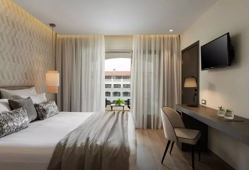 Chambre Supérieure, Theartemis Palace