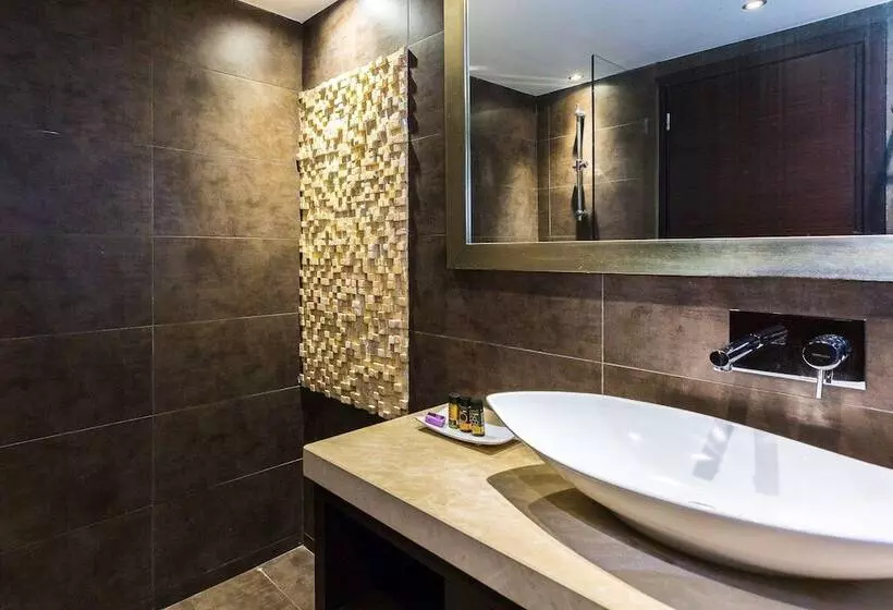 Chambre Standard, Theartemis Palace