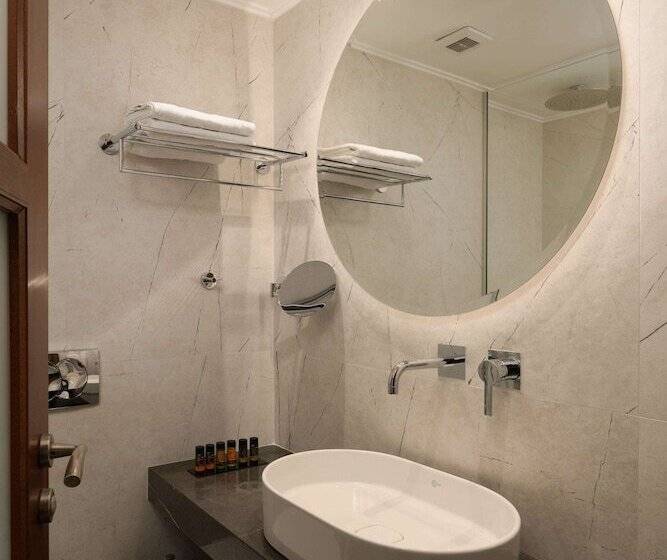 家庭间, Theartemis Palace