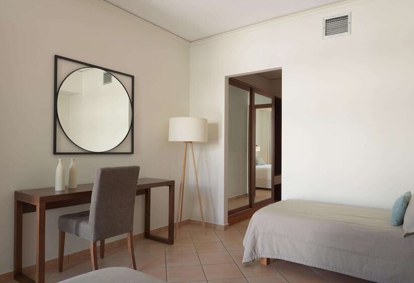 家庭间, Theartemis Palace