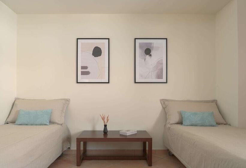 غرفة عائلية, Theartemis Palace