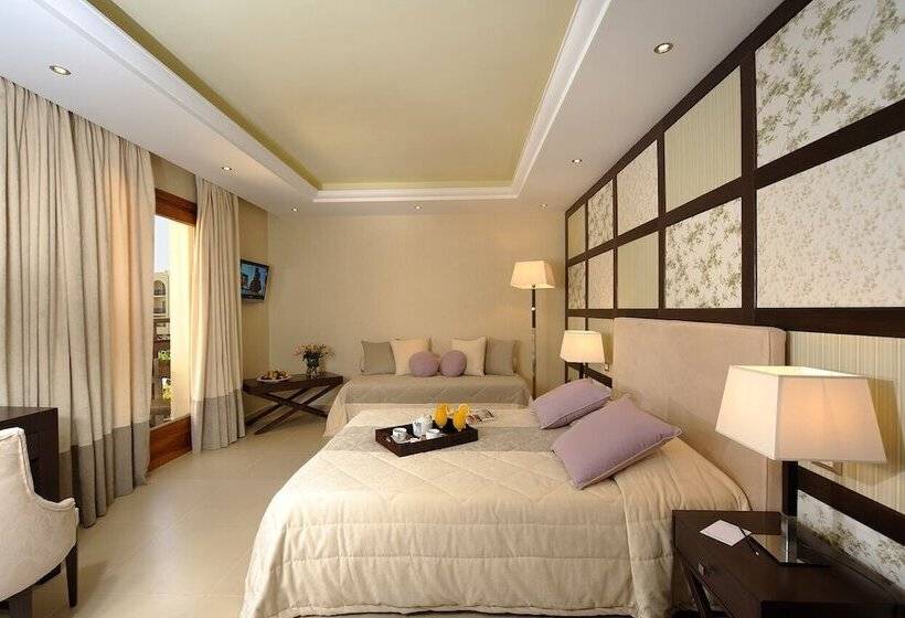 غرفة قياسية مطلّة علي حمام السباحة, Theartemis Palace