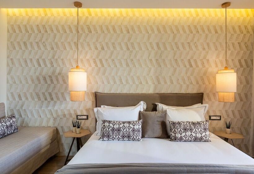 带泳池观景的豪华房, Theartemis Palace