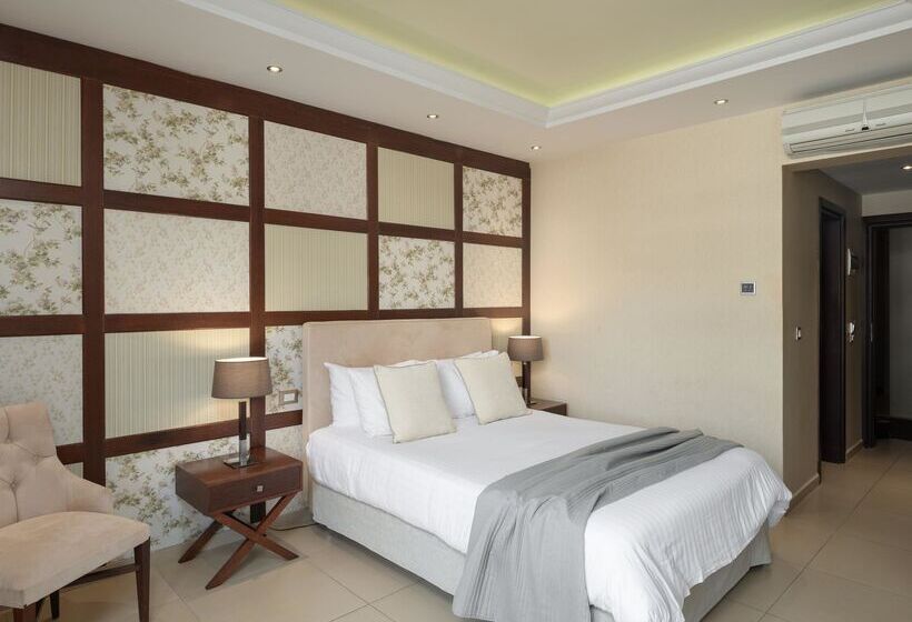 غرفة قياسية, Theartemis Palace