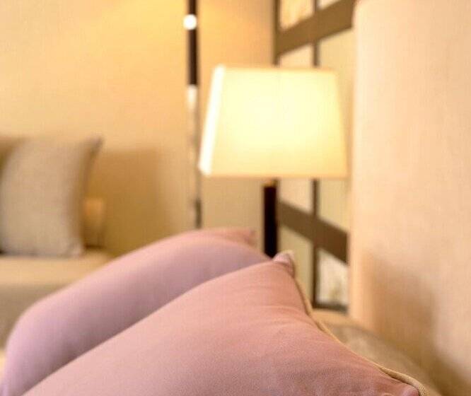 غرفة قياسية, Theartemis Palace