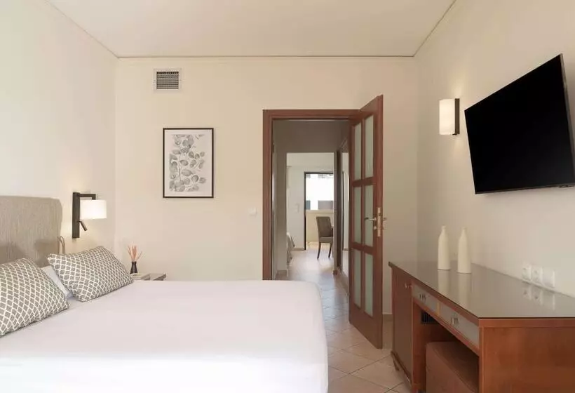 Chambre Familiale, Theartemis Palace
