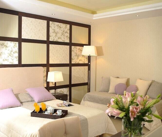 غرفة قياسية مطلّة علي حمام السباحة, Theartemis Palace