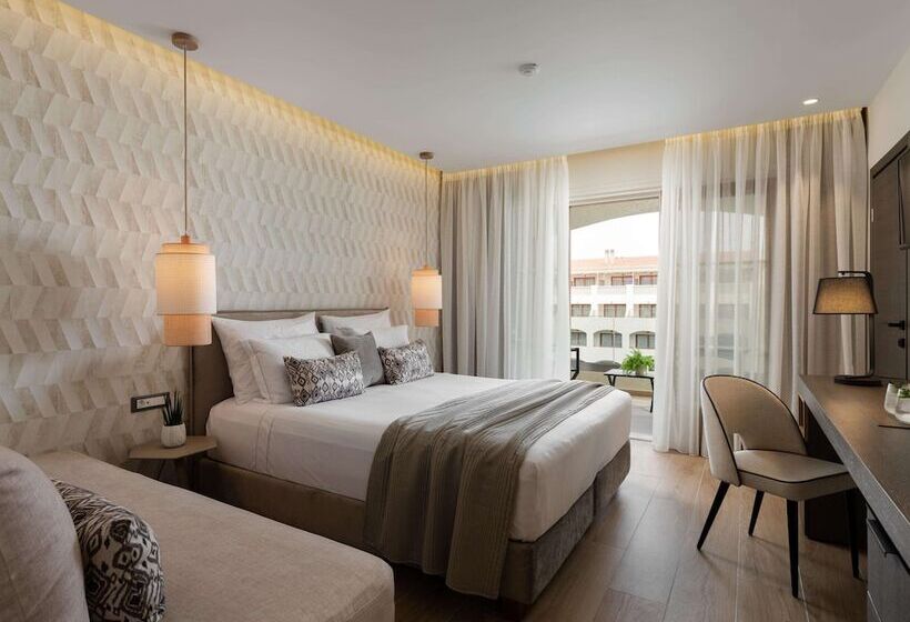 غرفة سوبيريور مطلة على حمام السباحة, Theartemis Palace