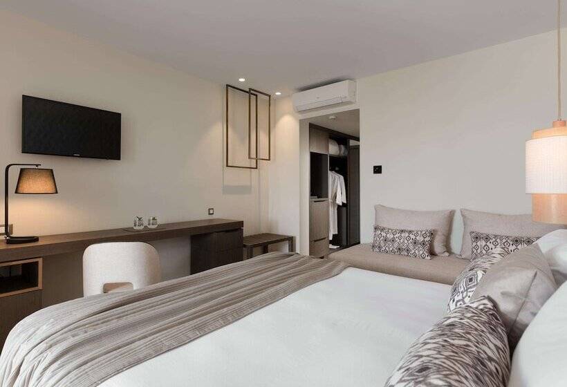 חדר סופריור נוף לבריכה, Theartemis Palace