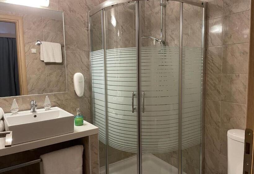 דירת חדר, Voula