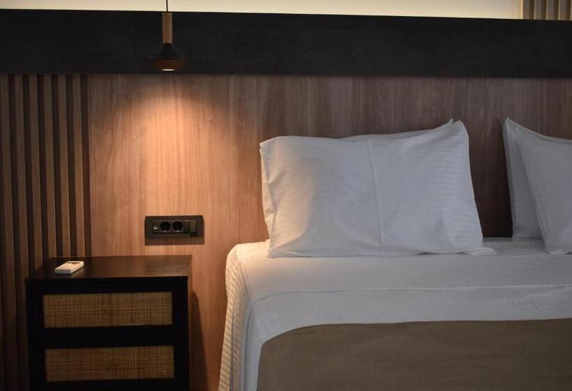 סוויטת ג'וניור עם בריכה, Voula