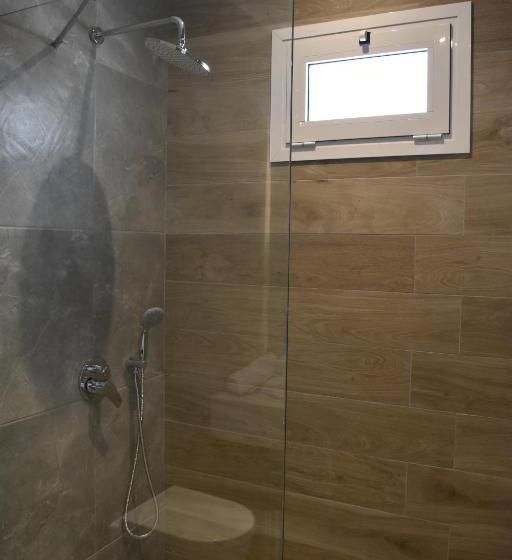 سوئیت جونیور با استخر, Voula