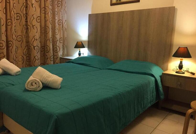 דירת חדר בקומת קרקע, Voula