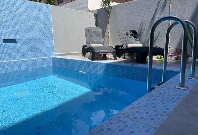 סוויטת ג'וניור עם בריכה, Voula