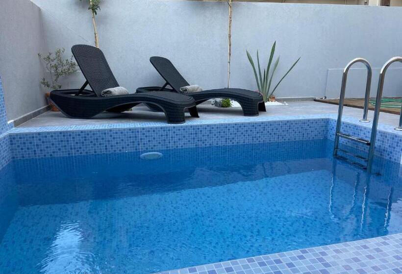 סוויטת ג'וניור עם בריכה, Voula