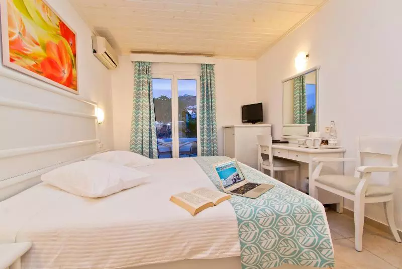 Standard Single Room, Yiannaki